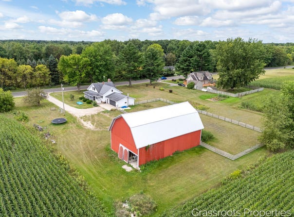 6196 W Sidney Road, Sidney, MI 48885