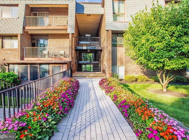 7 STONEHENGE CIR #6, BALTIMORE, MD 21208