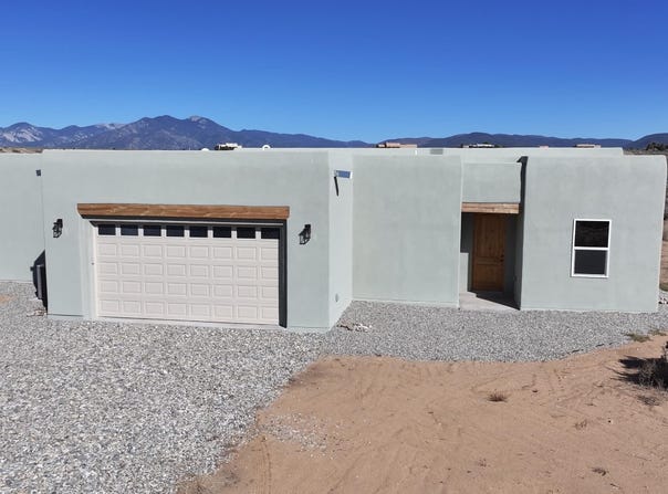 10 Colty, Ranchos de Taos, NM 87557