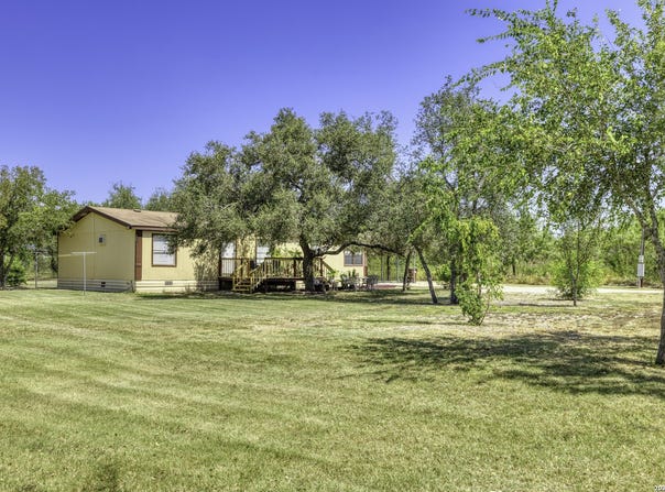 609 County Road 4647, Hondo, TX 78861