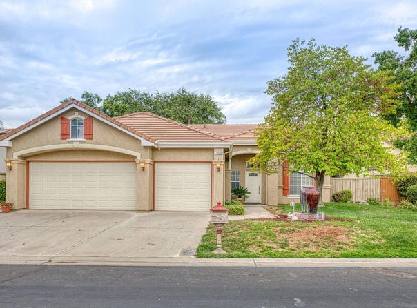 10588 E Fieldstone Avenue, Clovis, CA 93619