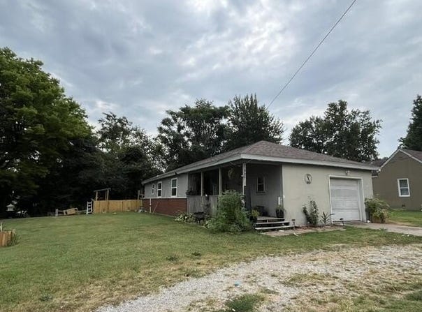 902 S Carnation Drive, Aurora, MO 65605