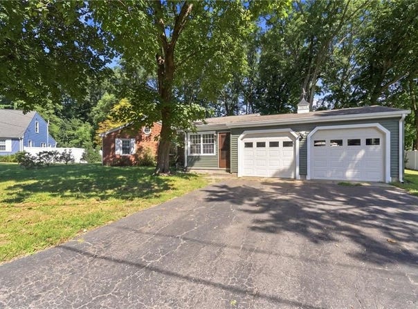 95 Thomas Leighton Boulevard, Cumberland, RI 02864