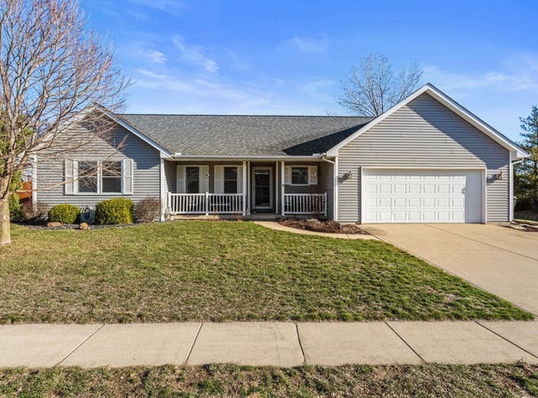 1202 Edgeview Drive, Mahomet, IL 61853