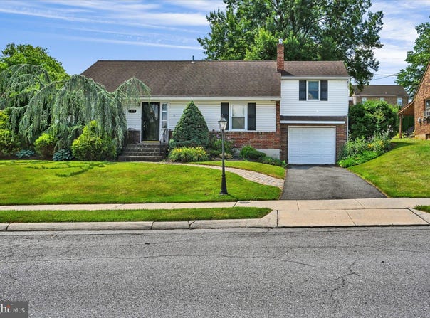 3102 CURTIS Road, SINKING SPRING, PA 19608