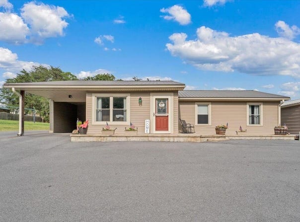 102 Falcon Ridge Rd, Clifton Forge, VA 24422