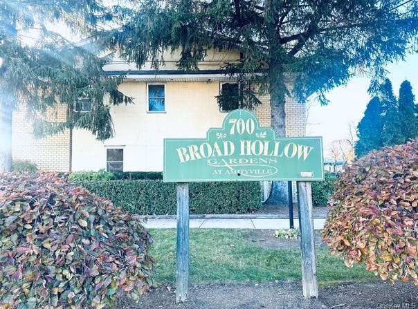 700 Broadway, Amityville, NY 11701