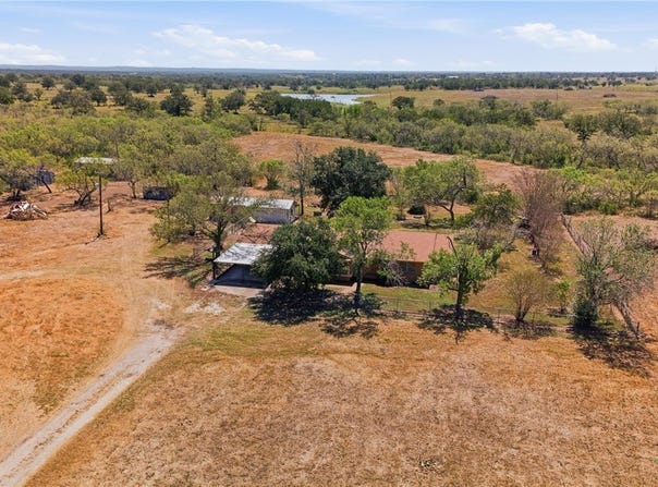 821 CR 482, Gonzales, TX 78629