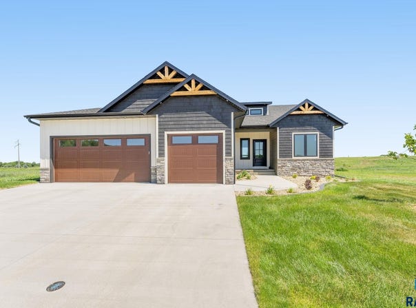 2516 E Chestnut Trl, Brandon, SD 57005