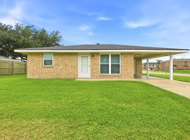 71 Kirkglen Loop, Houma, LA 70363