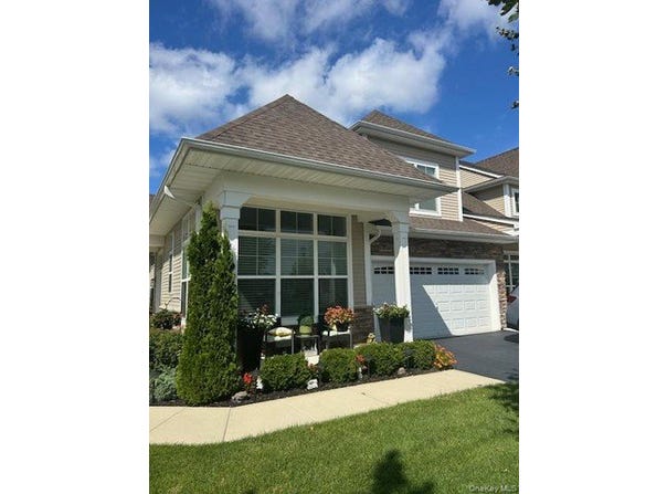 191 Belmont Circle, Yaphank, NY 11980