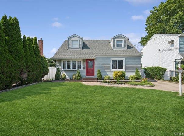 10 Audrey Avenue, Plainview, NY 11803