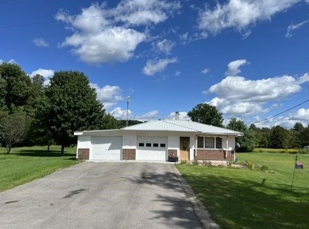 772 River Rd, Edwards, NY 13635-3102