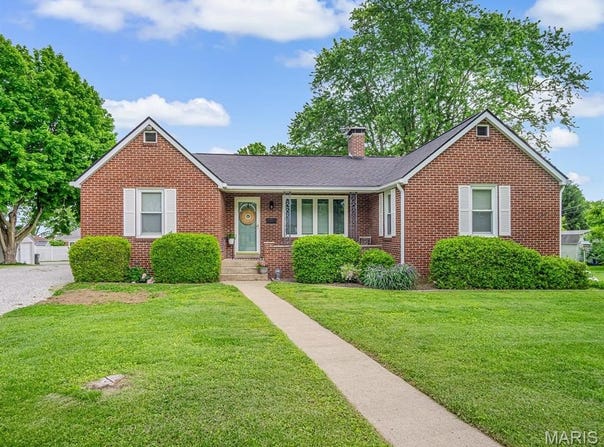 700 Waterloo Drive, Waterloo, IL 62298