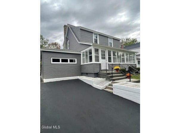 7 Elm Ct, Wynantskill, NY 12198