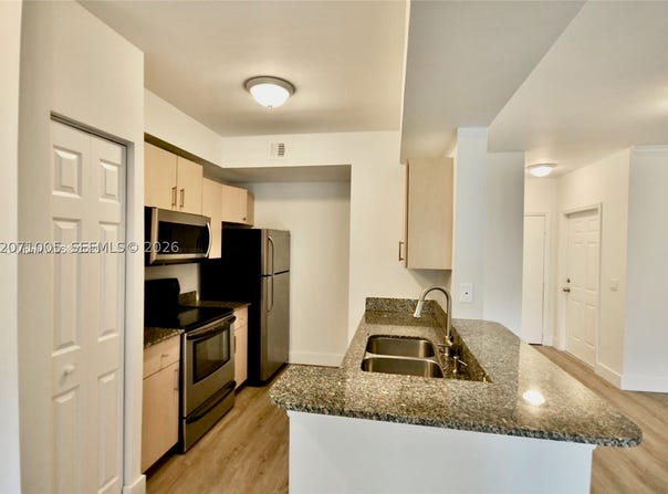 2474 Centergate Dr, Miramar, FL 33025
