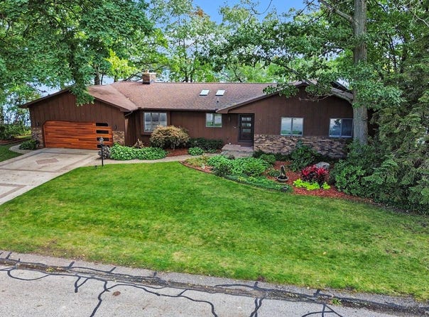 16061 Harbor View Drive, Spring Lake, MI 49456