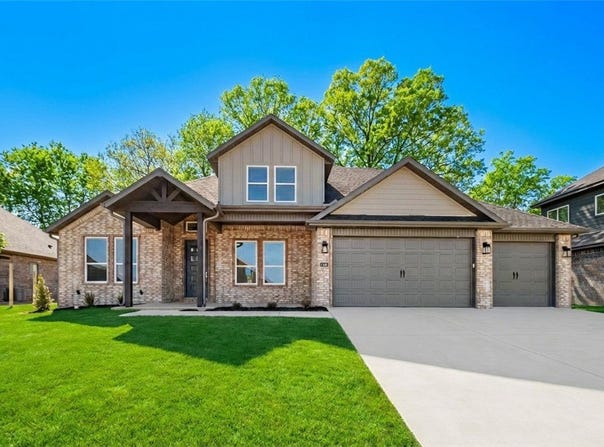 1360 Greyback Lane, Centerton, AR 72719