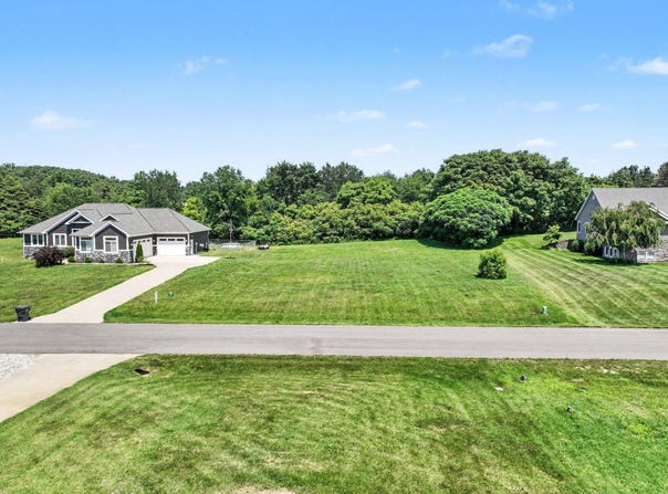 5656 Meadow Lane, Coloma, MI 49038