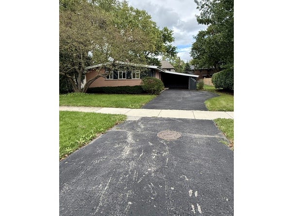 1702 W Oakton Street, Arlington Heights, IL 60004