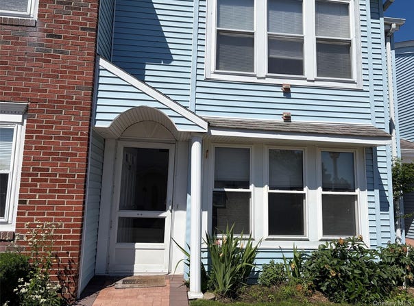 25 Athens, West Babylon, NY 11704