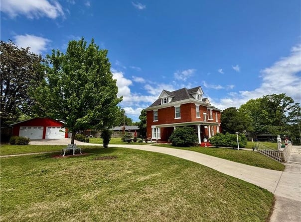1618 State Street, Lexington, MO 64067