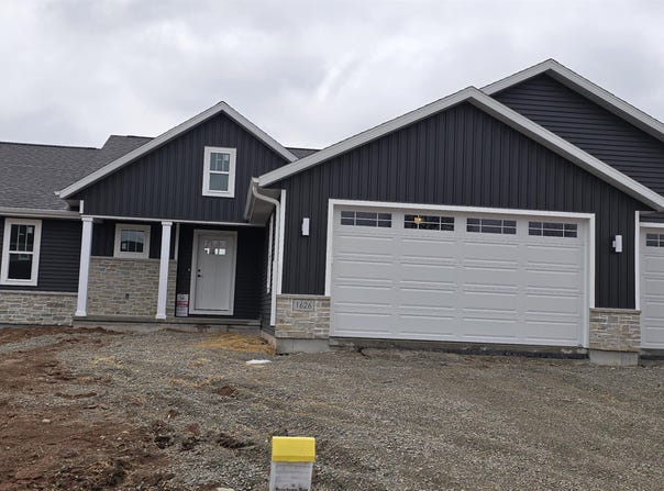 2201 E RESUNGA Court, APPLETON, WI 54915