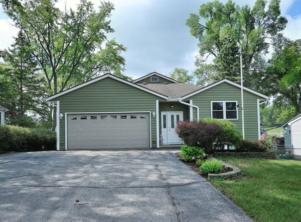 21725 118th St, Bristol, WI 53104