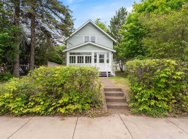 1515 N 8th Ave E, Duluth, MN 55805