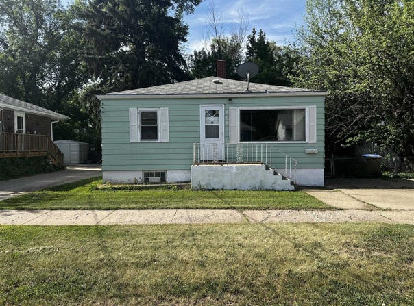 808 6TH AVE, Minot, ND 58703
