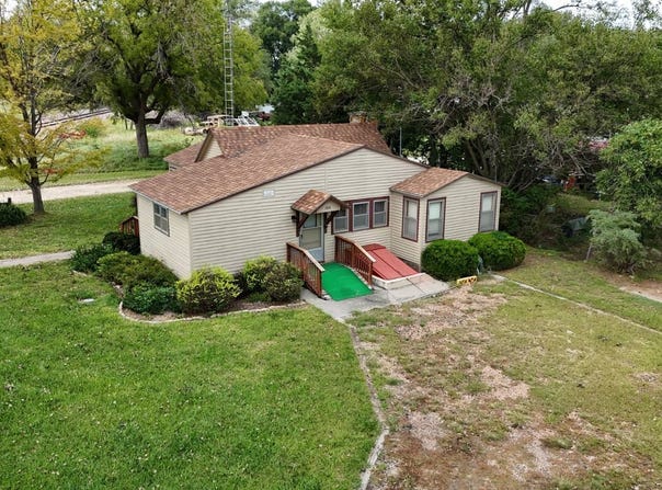 100 Sewell, Simpson, KS 67478
