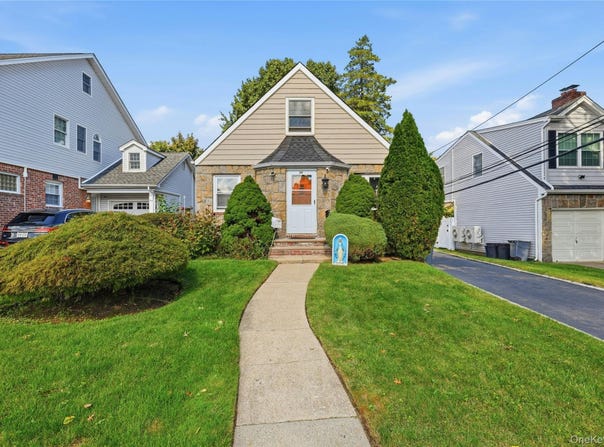 39 Primrose Drive, New Hyde Park, NY 11040