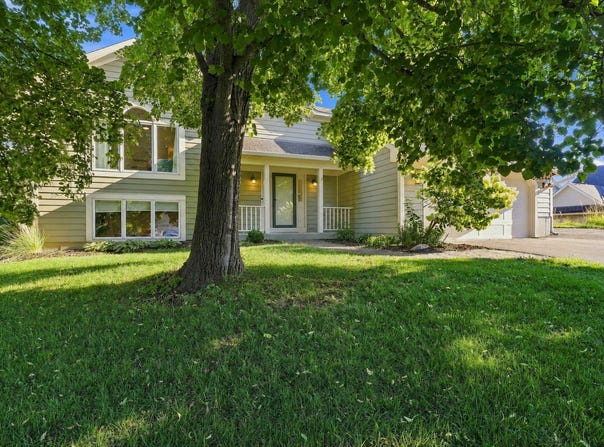 656 E 2nd Street, Waconia, MN 55387