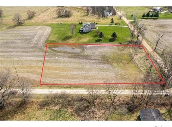 N Schrepfer Road, Howell, MI 48855