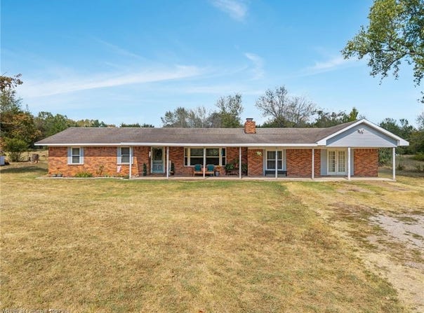 5410 W Graphic RD, Mountainburg, AR 72946