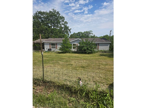 9123 Farm Road 1232, Aurora, MO 65605