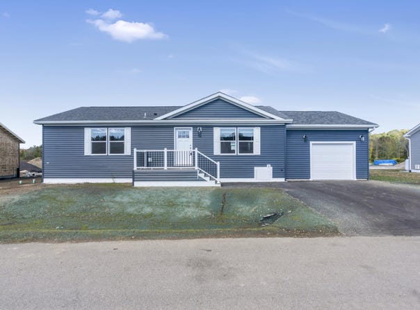 14 Colony Way, Kittery, ME 03904