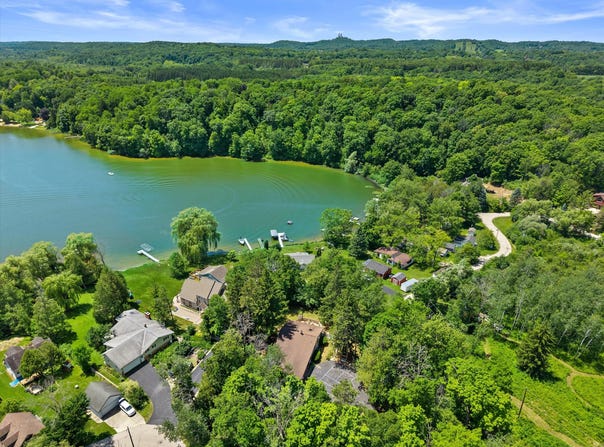 4786 Riverview Dr, Hubertus, WI 53033