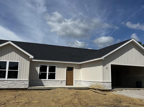 1221 PARKVIEW Drive, Eureka, IL 61530