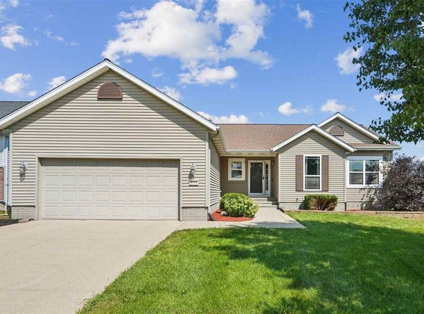 2114 Radcliffe Dr SW, CedarRapids, IA 52404