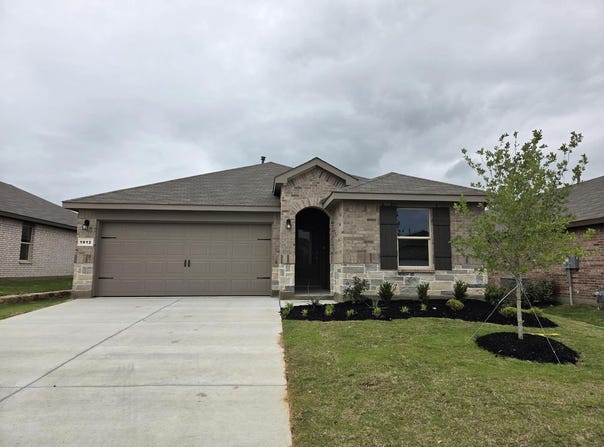 1914 CHEROKEE Lane, Cleburne, TX 76033