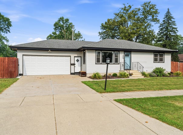 2426 Andrew Drive, Dyer, IN 46311