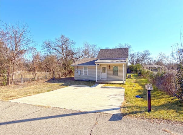 203 W Nolan Street, Lorena, TX 76655