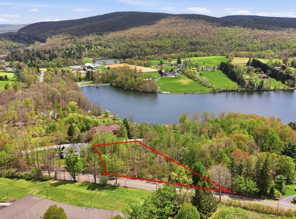 2 Country Club Place, South Abington, PA 18411