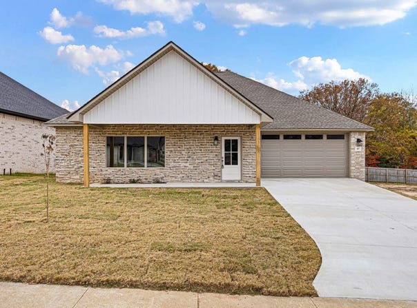 Russellville, AR 72802