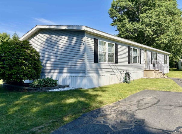 63 Oak Drive, North Hampton, NH 03862