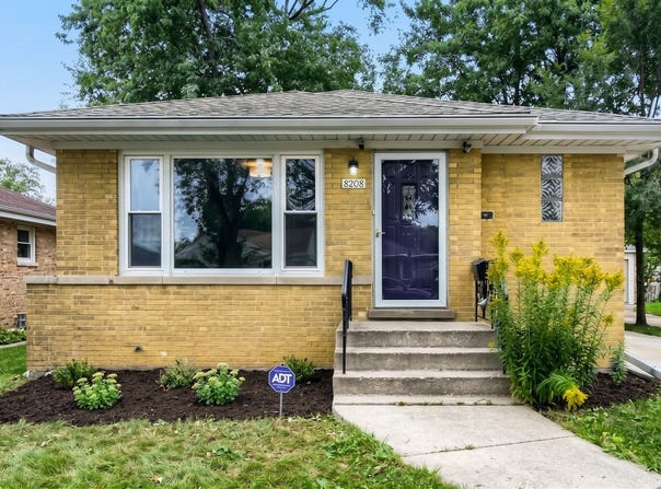 8208 Ridgeway Avenue, Skokie, IL 60076
