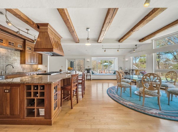 39 Kings Grant Rd, Weston, MA 02493