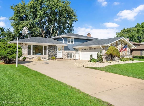 7014 Wilcox Avenue, Darien, IL 60561