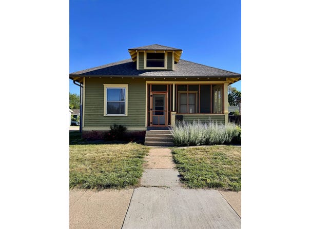 406 W 5th St., Yankton, SD 57078